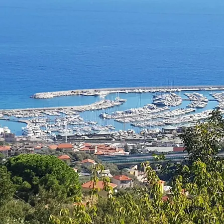 Tra Gli Ulivi Da Giacinta * ヴァラッツェ